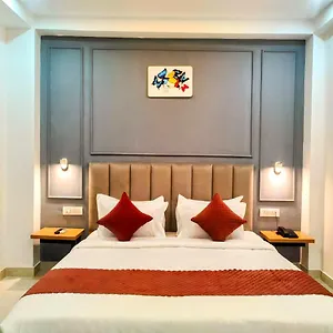 Hotel Mavens White Artemis Hospital Road Sector 52